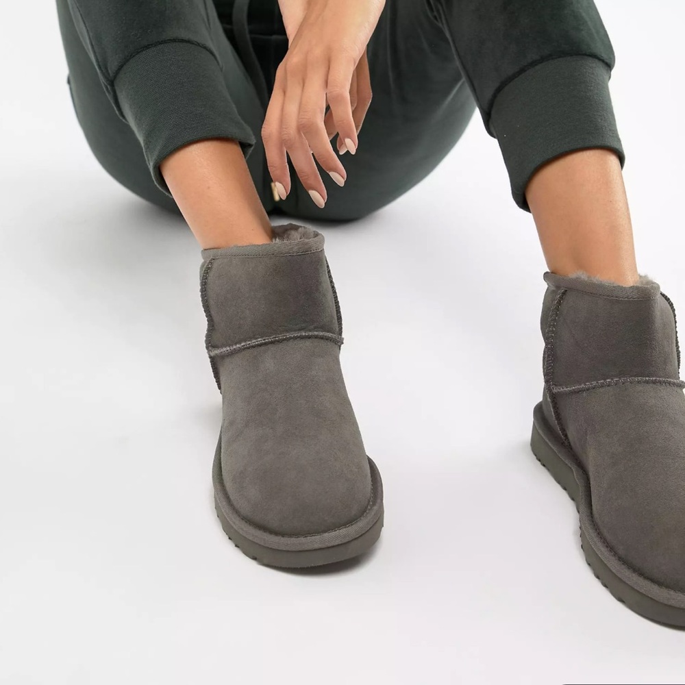 UGG classic mini II